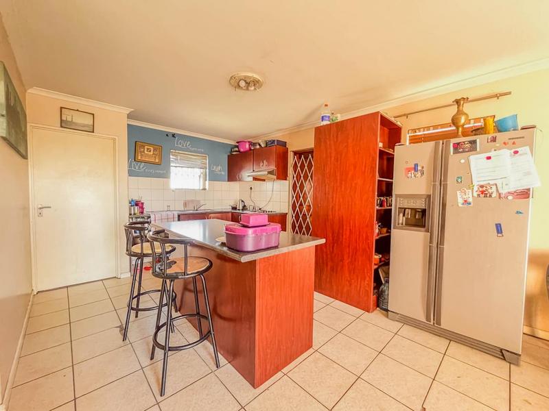 3 Bedroom Property for Sale in Pelikan Park Western Cape